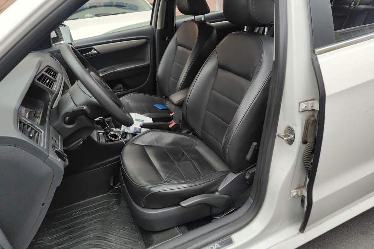 Used Volkswagen Lavida 2013 1.6L Automatic Comfort Edition
