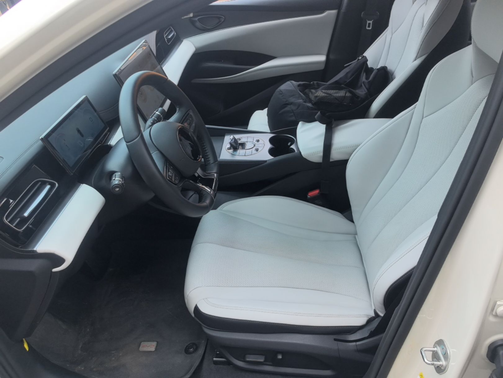 Vordere Reihe im Auto