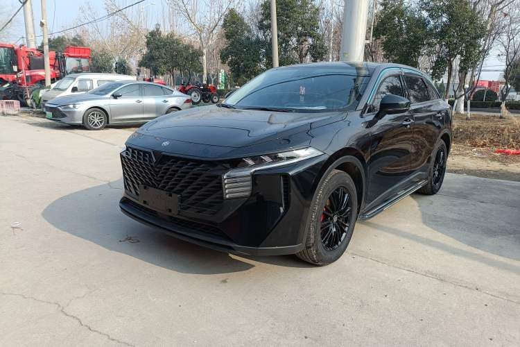 Used Venucia V 2022 260T Black Horse Edition · Idol