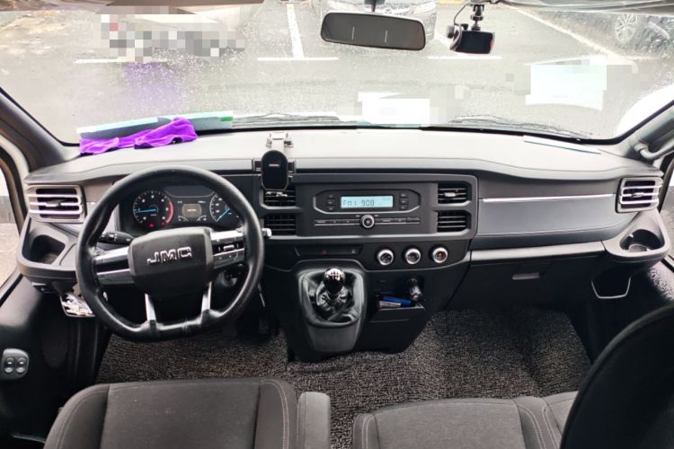 Used JMC Fushun 2025 2.0T 6MT Diesel Mid-Roof Mid-Height Commercial Multi-Purpose 7-Seater Passenger Vehicle