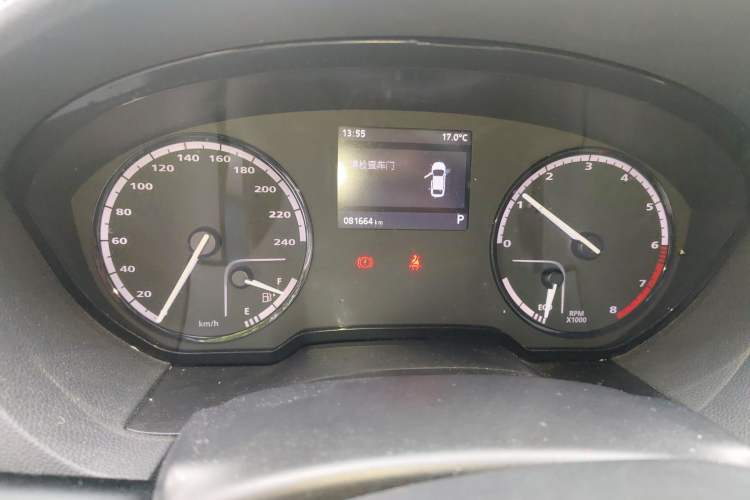 Used Qoros 3 2017 Urban SUV 1.6T Automatic Zhiyue Model Odometer Close Up