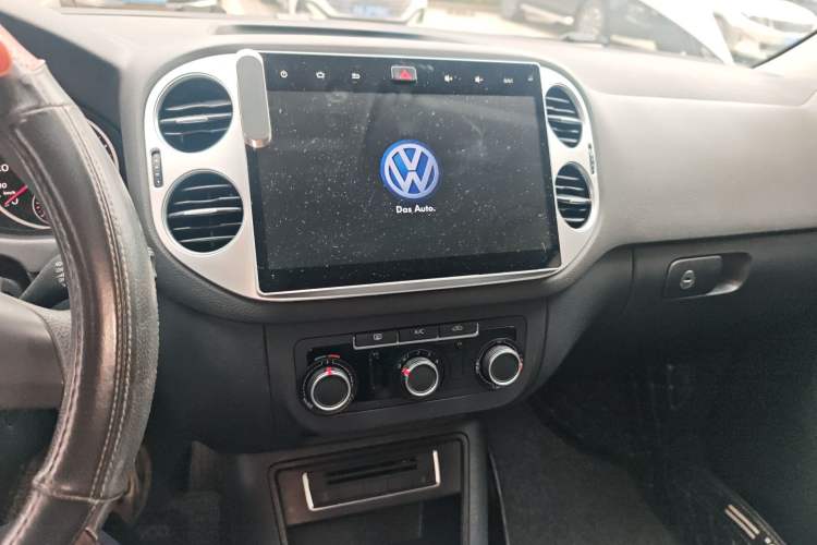 Used Volkswagen Tiguan 2015 1.8TSI Automatic Two-Wheel Drive Trend Edition Audio And AC Panel