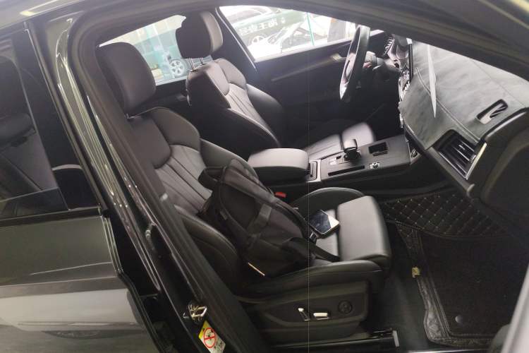 Used Audi Q5L 2023 40T Luxury Dynamic Model Right Front Seat