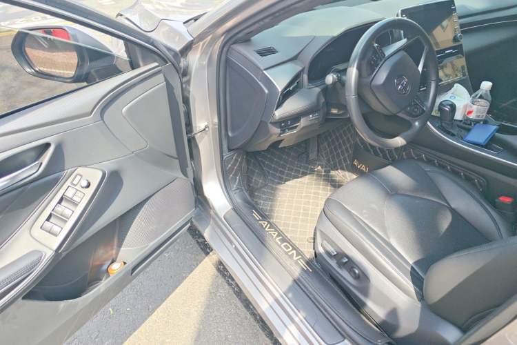 Used Toyota Avalon 2019 Dual-Engine 2.5L Luxury Edition China V Standard
