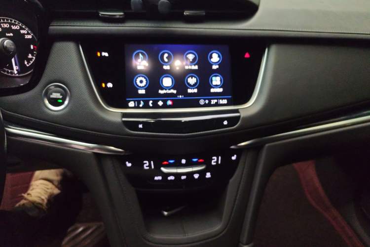 Used Cadillac XT5 2023 2.0T Two-Wheel-Drive Fashion Edition Audio And AC Panel