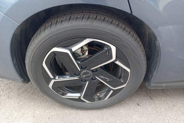 Used BYD Seal 06 New Energy 2024 DM-i 120KM Flagship Model Right Rear Wheel Hub