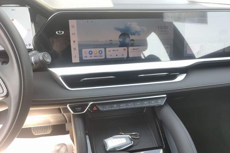 Used Geely Auto Monjaro L 2024 2.0TD DCT EVO Two-Wheel Drive Long-Range Version Audio And AC Panel