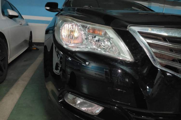 Used Roewe 950 2012 2.0L Comfort Edition Right Front Headlight