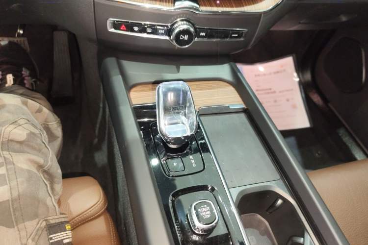 Used Volvo XC60 2024 B5 4x4 Smart Luxury Edition Gear Lever