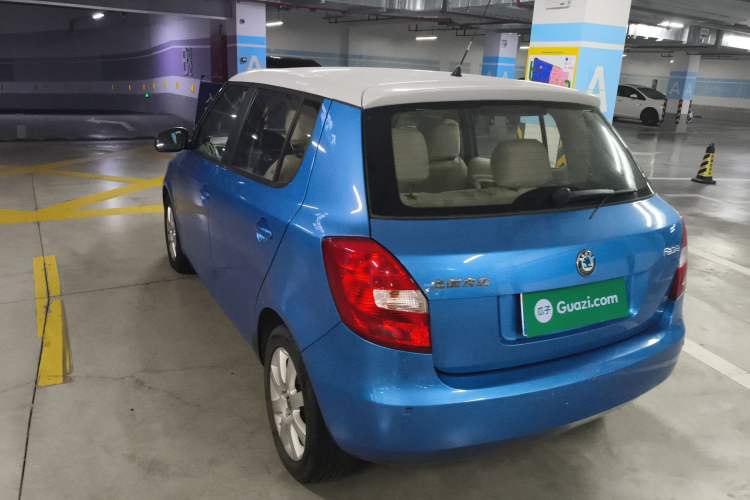 Used Skoda Fabia 2011 1.6L Automatic Crystal Edition
