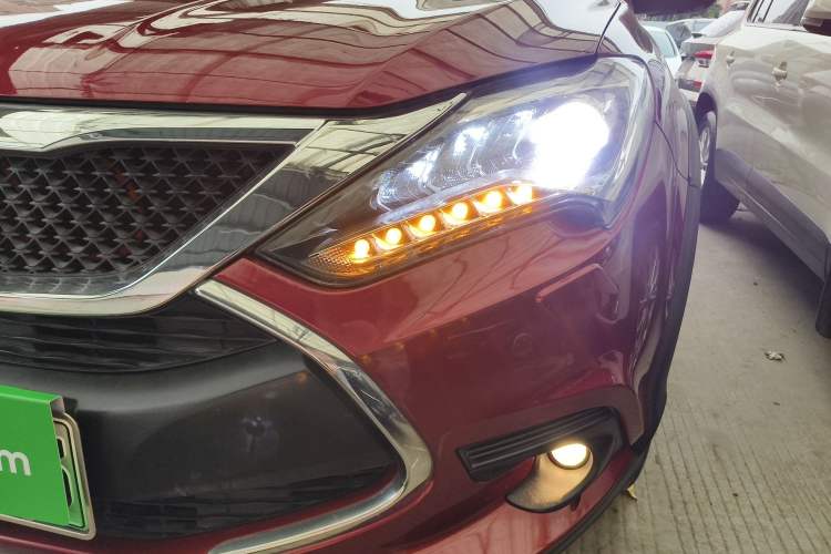 Used BYD Tang New Energy 2015 2.0T Four-Wheel-Drive Flagship Model Left Front Headlight