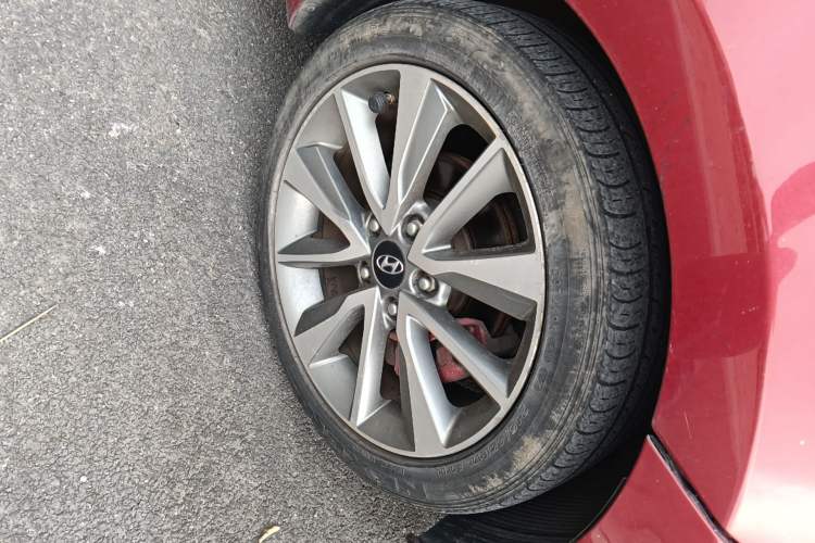 Used Hyundai Elantra (5th Generation / Langdong) 2015 1.6L Automatic Luxury Model Right Front Wheel Hub