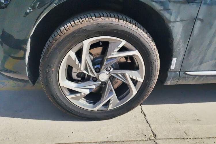 Used Hongqi HS3 PHEV 2025 Model 117km Jingwei Edition Left Front Wheel Hub