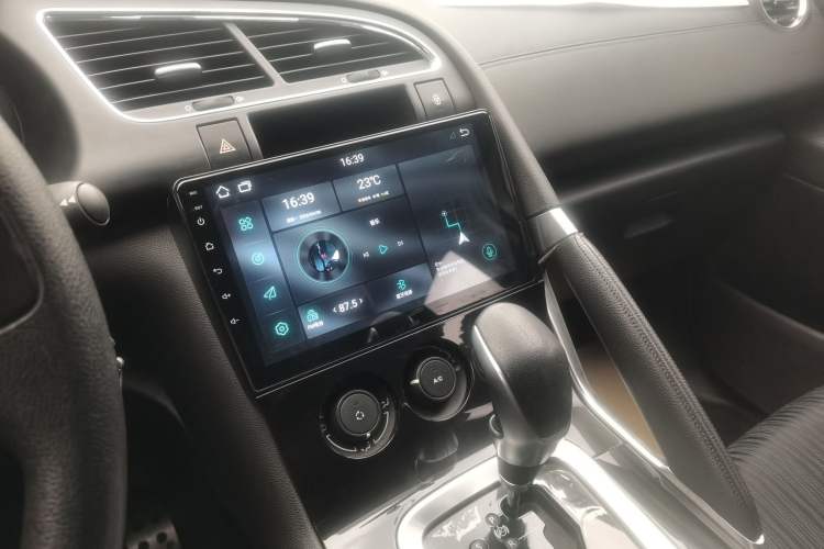 Used Peugeot 3008 2015 1.6THP Automatic Classic Edition Audio And AC Panel