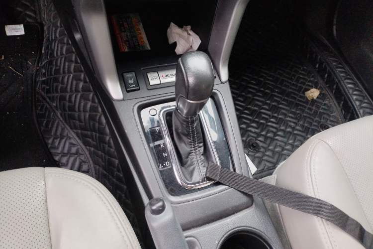 Used Subaru Forester 2013 2.5i Automatic Luxury Edition Gear Lever