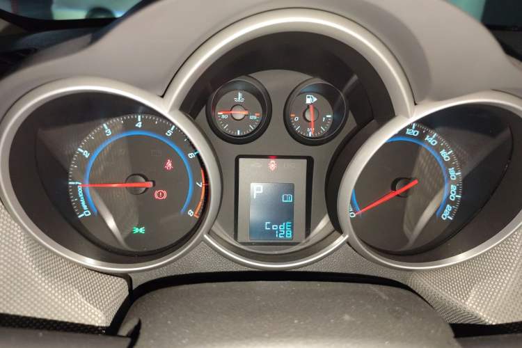 Used Chevrolet Cruze 2013 1.8L SE AT Instrument Cluster