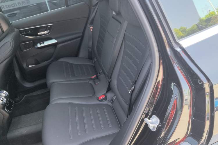 Used Mercedes-Benz GLC 2024 GLC 260 L 4MATIC Luxury Model 5 Seats
