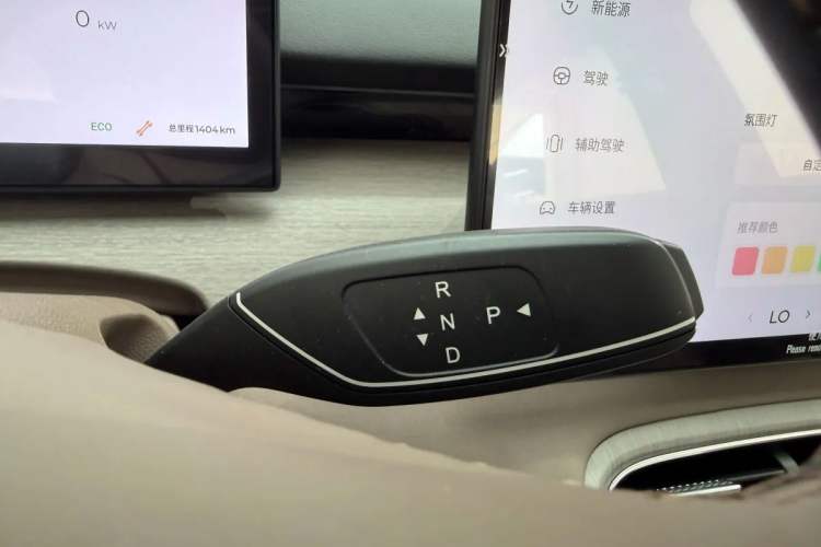 Used Chery Fengyun T8 2025 1.5T 130km Deluxe Version 5 Seats Gear Lever