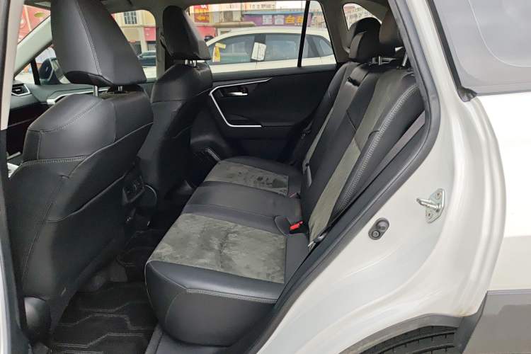 Used Toyota RAV4 2022 2.0L CVT Four-Wheel Drive Premium Edition Left Rear Seat