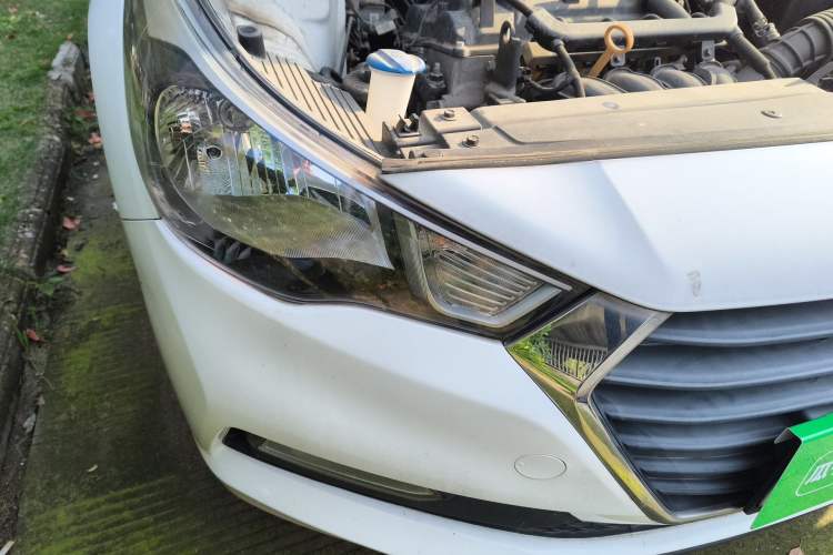Used Hyundai Verna (new generation) 2016 1.4L Automatic Cool Edition GLS Right Front Headlight