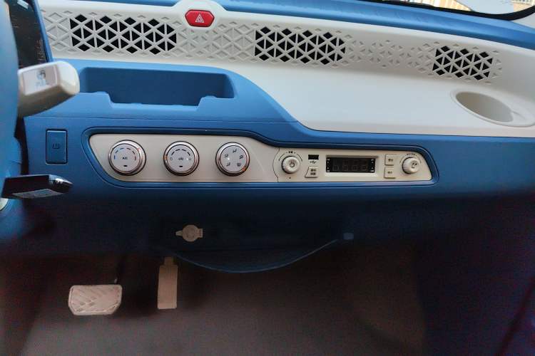 Used Dongfeng Fengon MINIEV 2022 Candy Edition Half-Sugar Audio And AC Panel