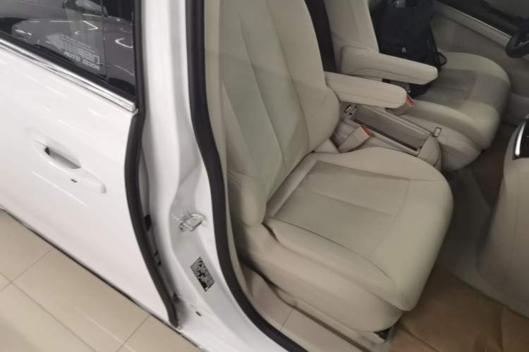 Used Buick GL8 2023 Land Executive Class Smart Enjoyment Model