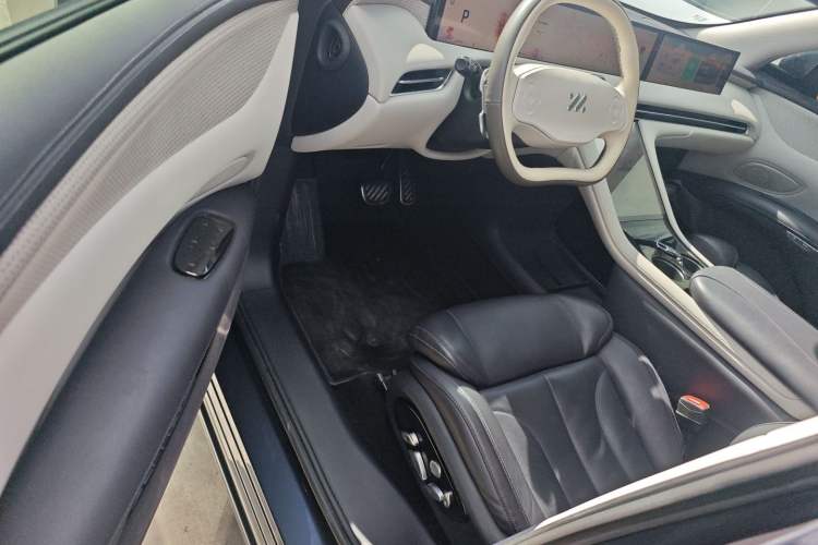 Used IM LS7 2023 90 kWh Elite Rear-Drive Version
