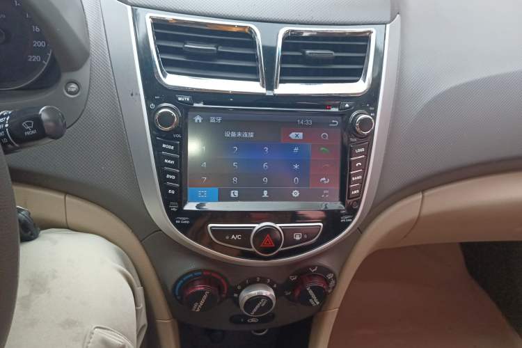 Used Hyundai Verna (older generation) 2010 Sedan 1.4L Automatic Comfort Model GS Audio And AC Panel