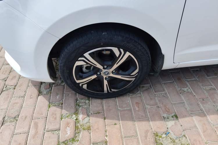 Used CHANGAN Benni E-Star 2022 Qingxin Edition Colorful Model Lithium Iron Phosphate Left Front Wheel Hub