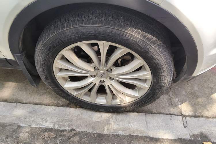 Used Land X7 2015 2.0T Panoramic Prestige Edition
