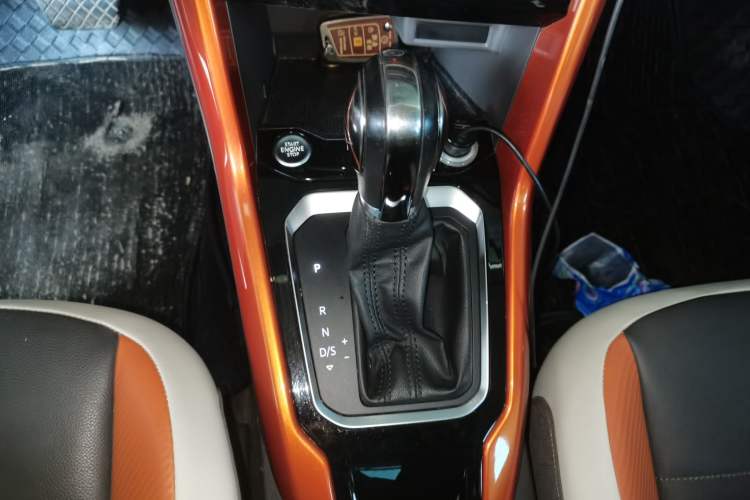 Used Volkswagen T-ROC 2018 280TSI DSG Two-Wheel-Drive Comfort Version China V Standard