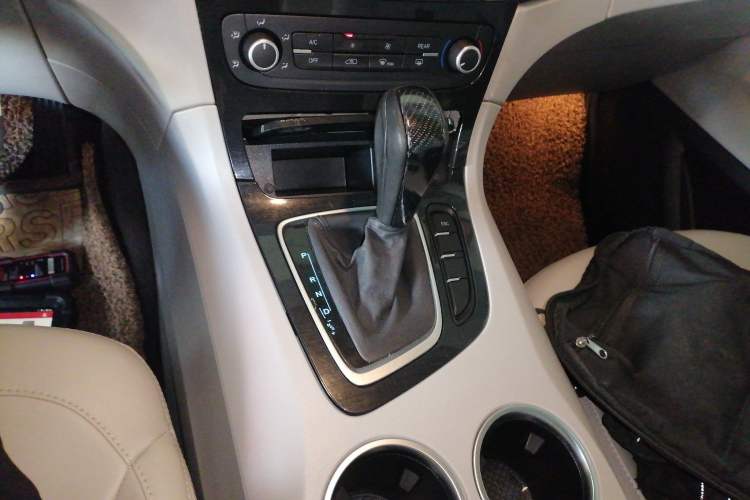 Used Huasong 7 2015 2.0T Automatic Comfort Model Gear Lever