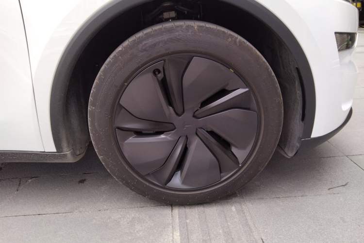 Used Tesla Model Y 2025 Rear-Wheel-Drive Version