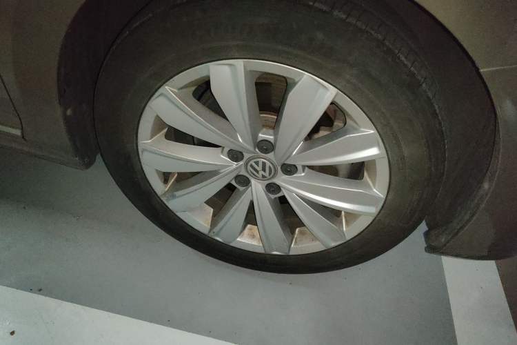Used Volkswagen Passat 2019 330TSI Elite Edition China V Standard Right Front Wheel Hub