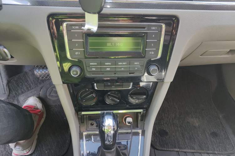 Used Volkswagen Bora 2013 1.6L Automatic Fashion Model
