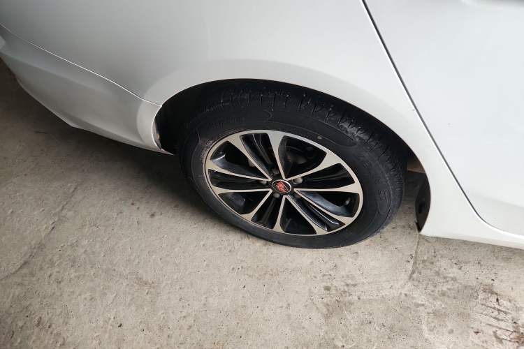Used Roewe i6 2019 PLUS 1.6L Manual 4G Connected Deluxe Top-Tier Version