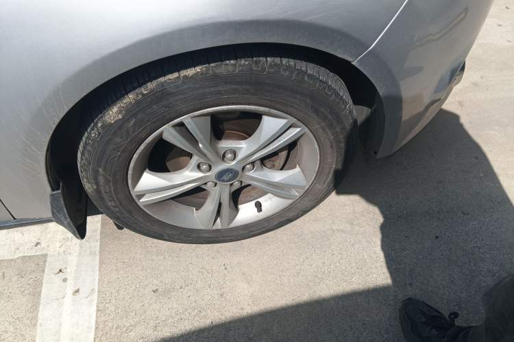 Used Ford Focus 2012 Sedan 1.6L Automatic Fashion Edition Right Front Wheel Hub