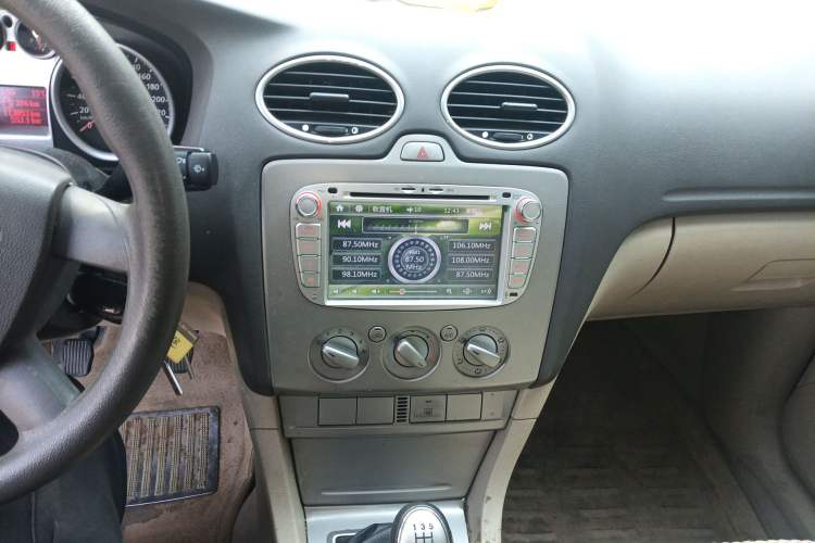 Used Ford Focus 2011 Sedan 1.8L Manual Comfort Model
