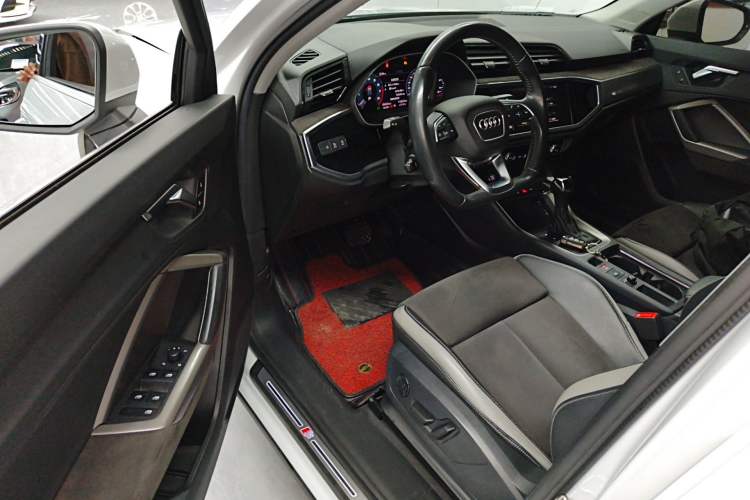 Used Audi Q3 2019 35 TFSI Fashion Dynamic Model
