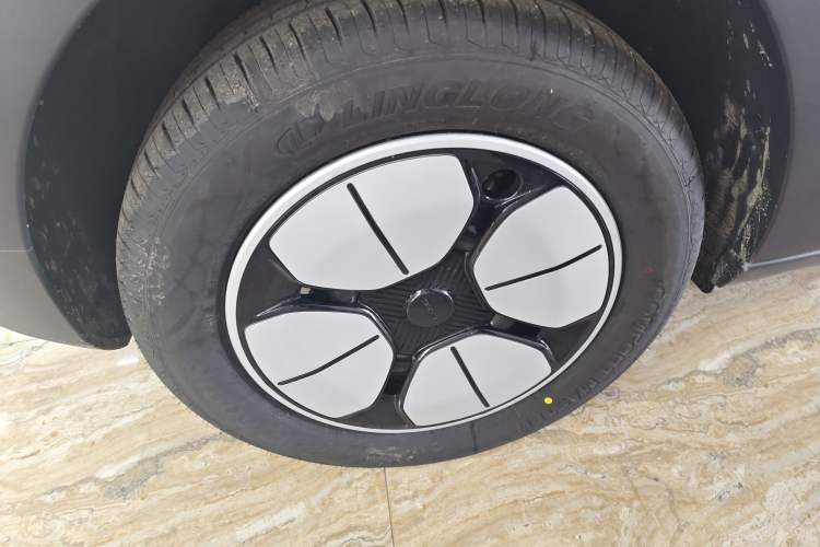 Used Geely Galaxy Geome 2026 Model 410km Carefree Edition Right Rear Wheel Hub