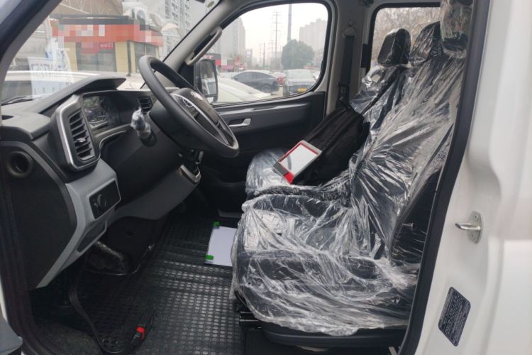 Used SAIC MAXUS Xintu V80 2024 Aotong Value Edition 6AMT Short Wheelbase Ultra-Low Roof 127 Ps 5/6 Seats
