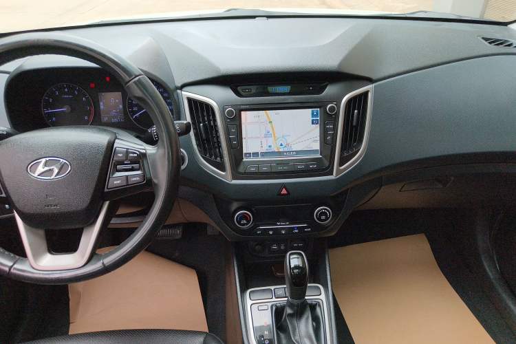 Used Hyundai ix25 2015 1.6L Automatic Two-Wheel-Drive Deluxe DLX Model Audio And AC Panel