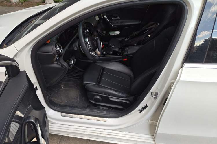 Used Mercedes-Benz A-Class 2022 Restyled A 200 L Sport Sedan Fashion Version
