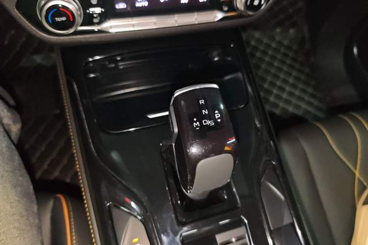 Used Bestune T77 2023 1.5T Automatic Luxury Model Gear Lever