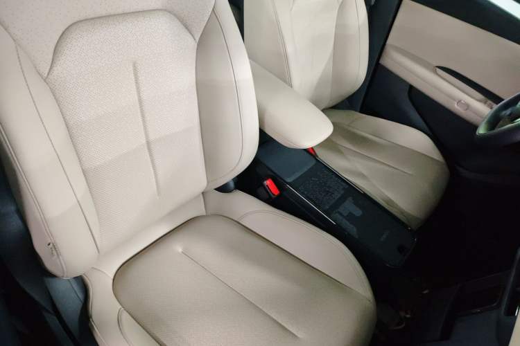 Used Lynk & Co Z20 2026 Model 430km Rear-Wheel Drive Pro Right Front Seat