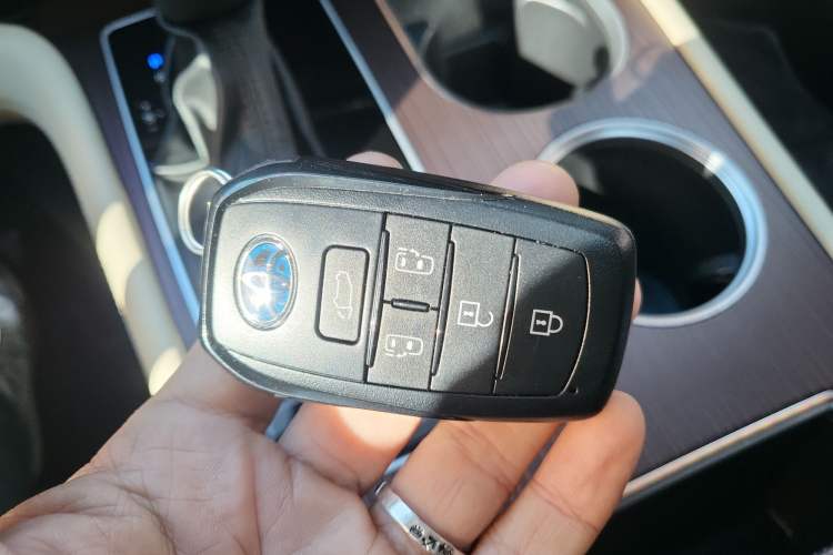 Used Toyota Granvia 2023 2.5L Hybrid Prestige PLUS Edition Vehicle Key
