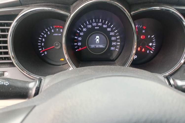 Used Kia K5 2015 2.0L Automatic GL Odometer Close Up
