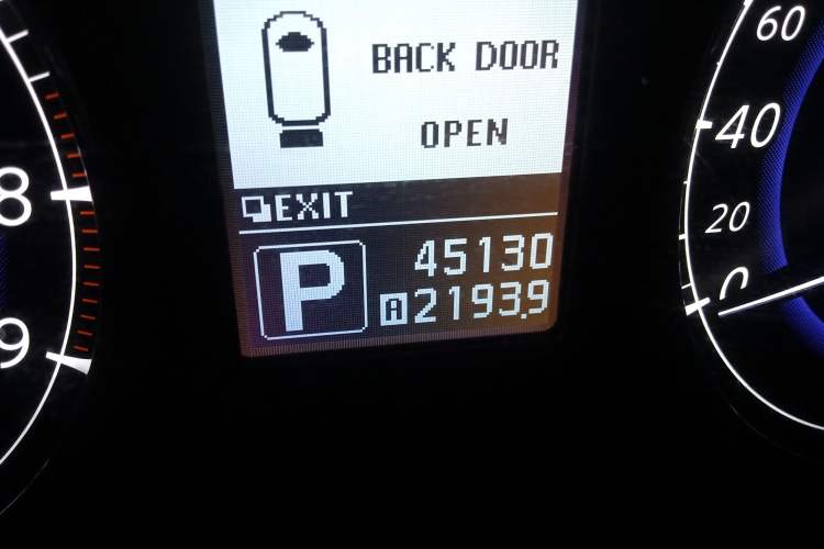 Used Infiniti QX50 2013 2.5L Two-Wheel-Drive Elegant Edition Odometer Close Up