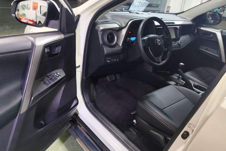 Used Toyota RAV4 2019 2.0L CVT Two-Wheel Drive Pioneer Edition China V Standard