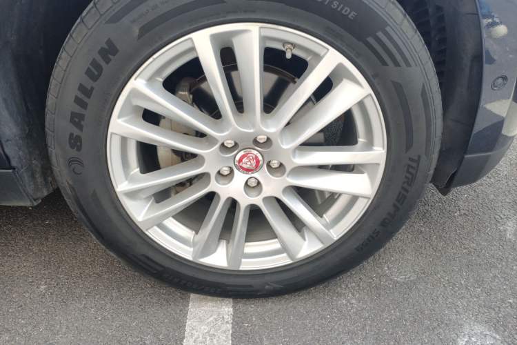 Used Jaguar F-PACE 2016 2.0T Two-Wheel-Drive R-Sport Sport Edition Right Front Wheel Hub